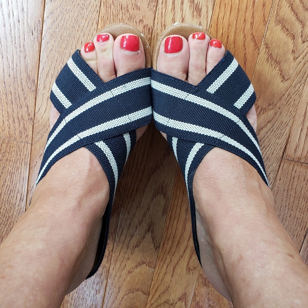 Used Sonoma Memory Foam Slip on Wedges 8.5